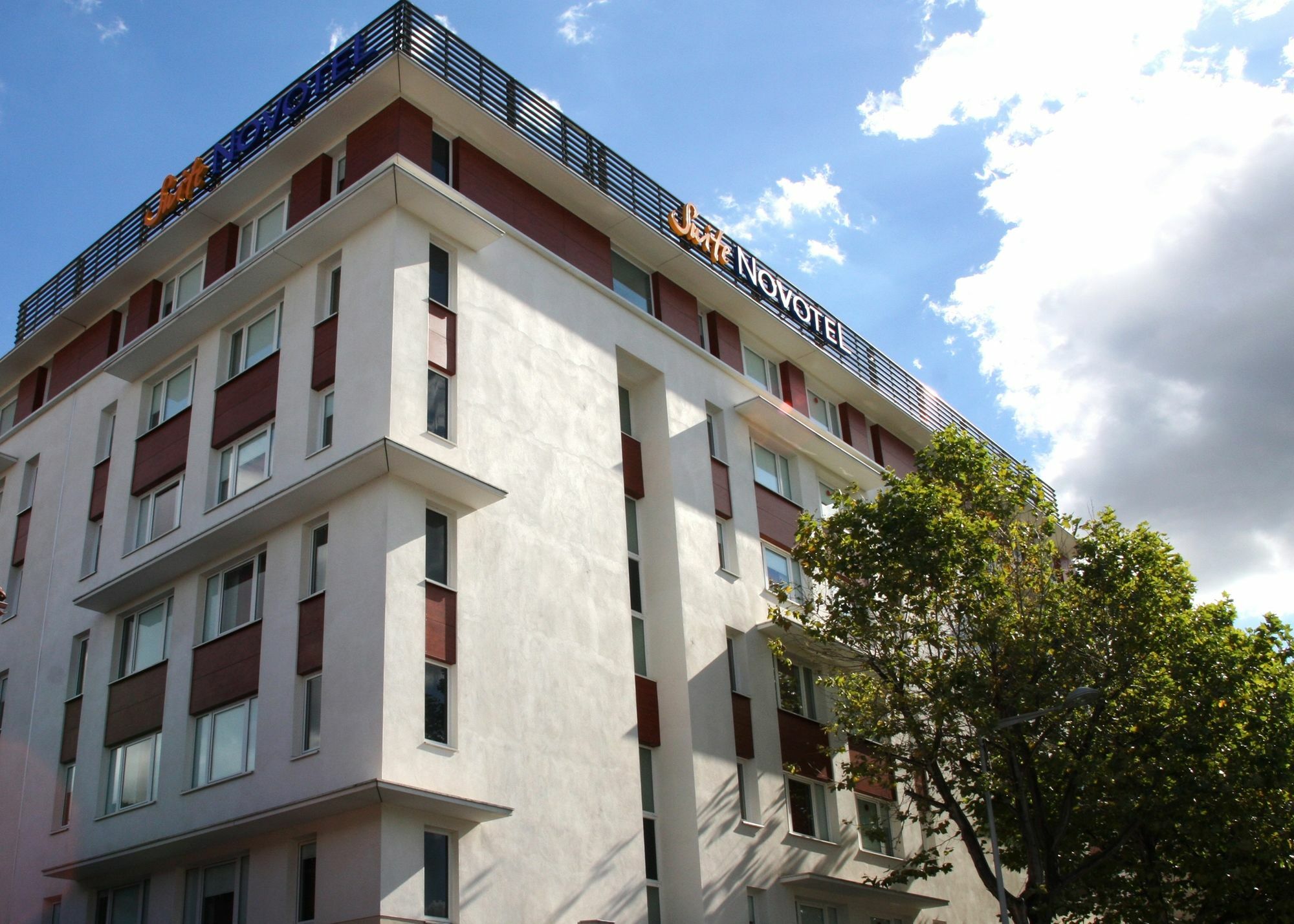 Novotel Suites Clermont Ferrand Polydome Exterior foto